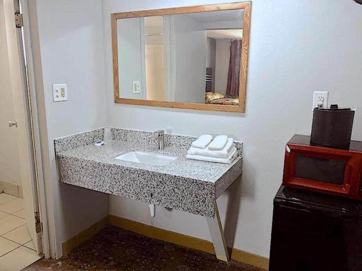 Guest Inn ユーコン エクステリア 写真