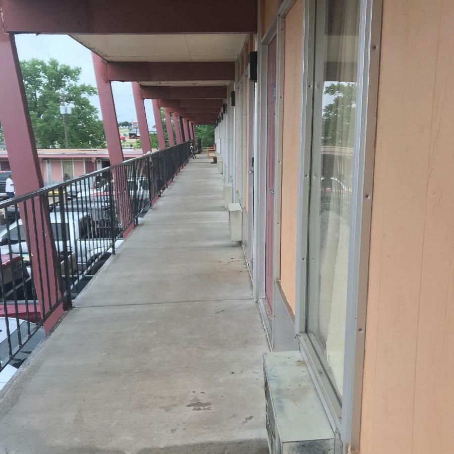 Guest Inn ユーコン エクステリア 写真