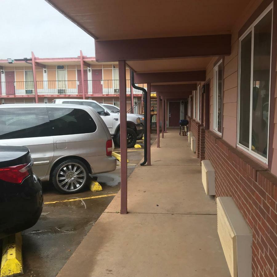 Guest Inn ユーコン エクステリア 写真